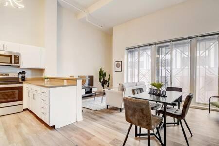 Cozysuites - 1Br With Direct Skybridge Access #1 인디애나폴리스 외부 사진