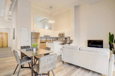 Cozysuites - 1Br With Direct Skybridge Access #1 인디애나폴리스 외부 사진