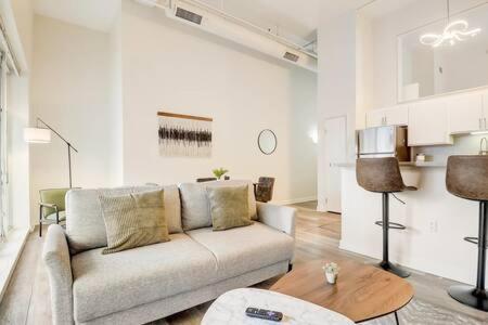 Cozysuites - 1Br With Direct Skybridge Access #1 인디애나폴리스 외부 사진